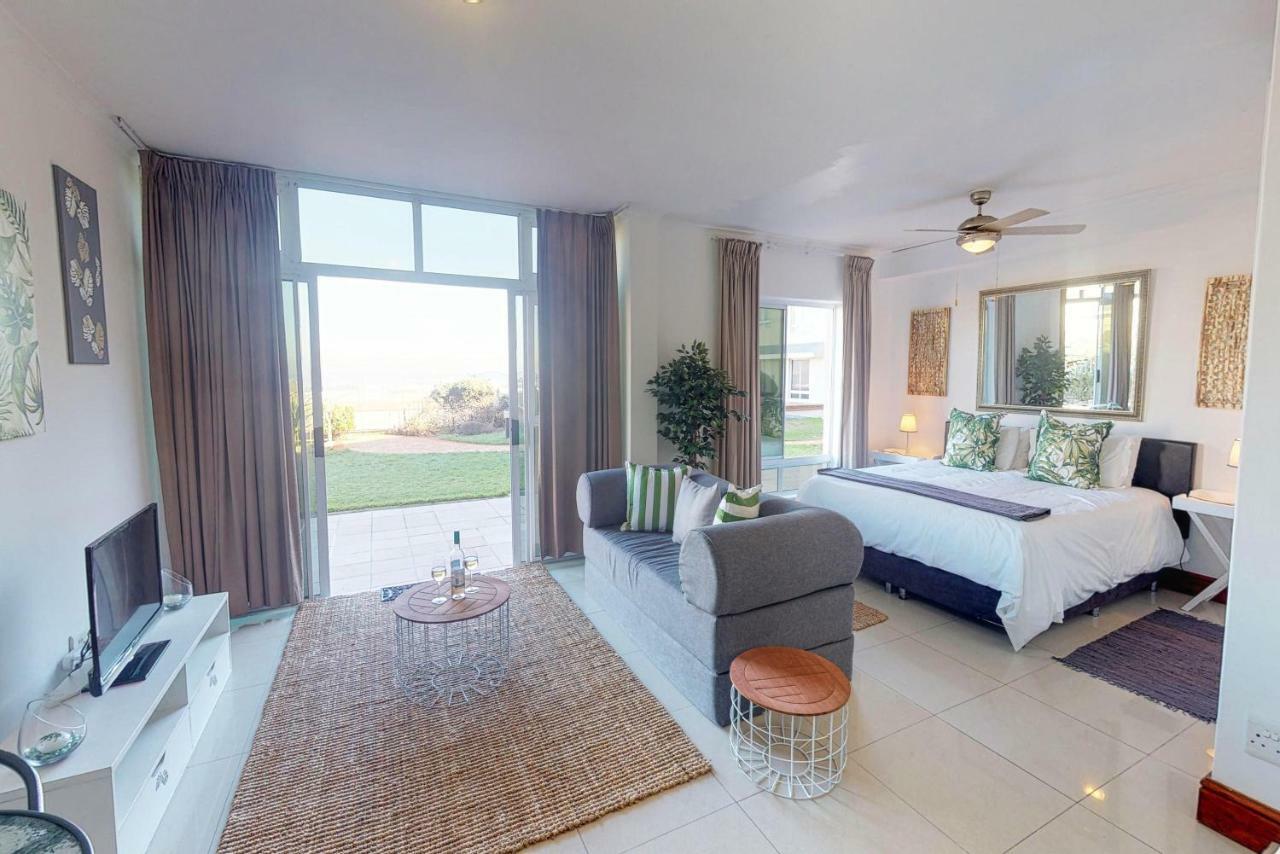 Romantic Beachfront Bachelor *